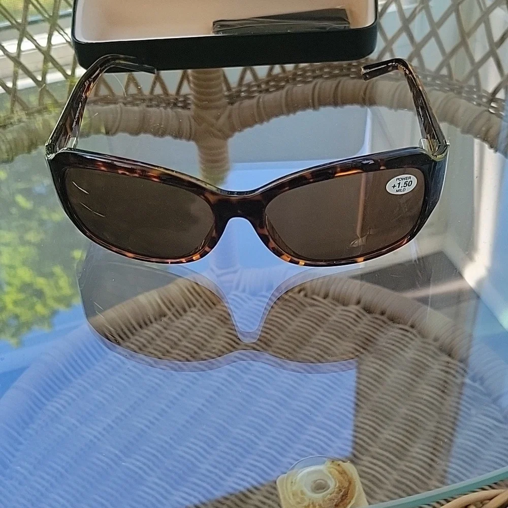 Womens tortoise rectangular sunglass readers 1.5x magnification and case